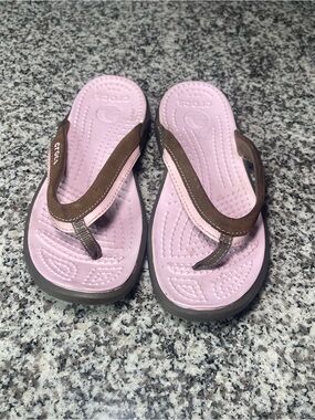 Crocs Capri Flip Flops Women Size 8 Pink Brown Comfort Sandals Rubber Shoes